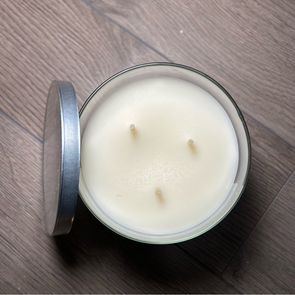 New Bath & Body Works 3-Wick Candle in Limoncello - Picture 3 of 4